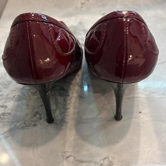 Red patent leather quilted heels. - Picture 3 of 4